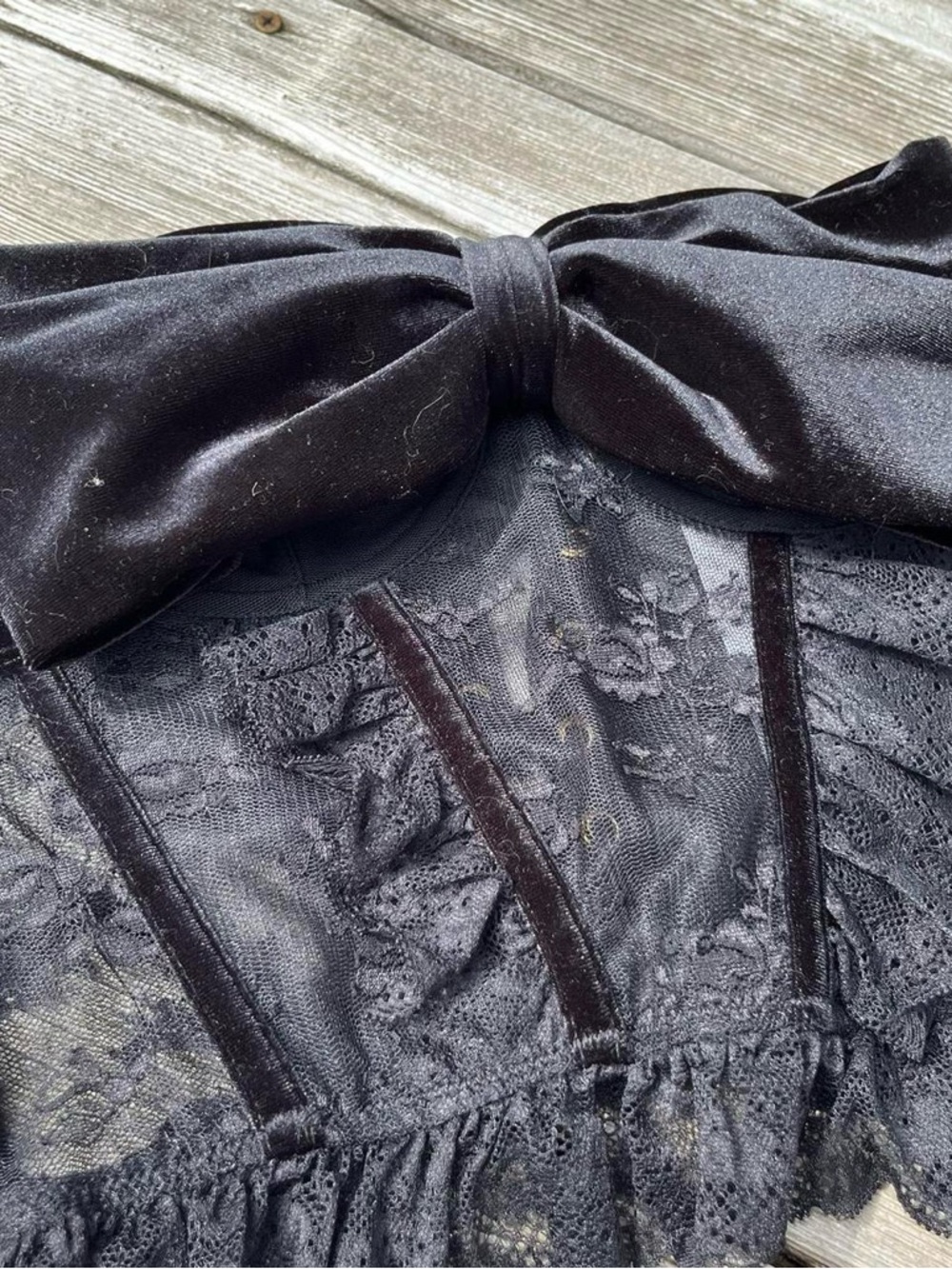 Urban Outfitters black lace corset with velvet bow - Picture 2 of 6